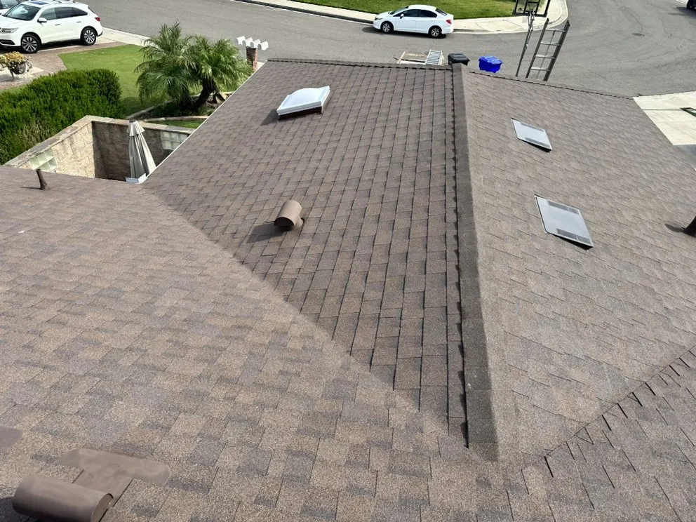 Slide of Mo's Professional Roofing