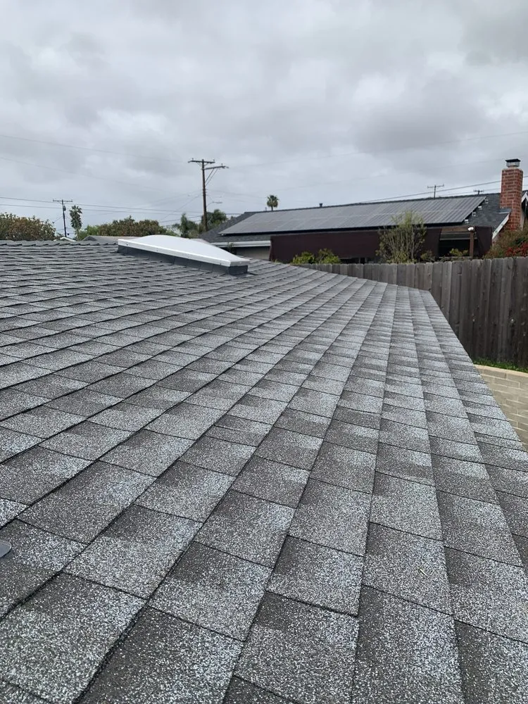 Slide of Mo's Professional Roofing