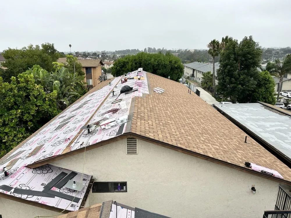Slide of Mo's Professional Roofing