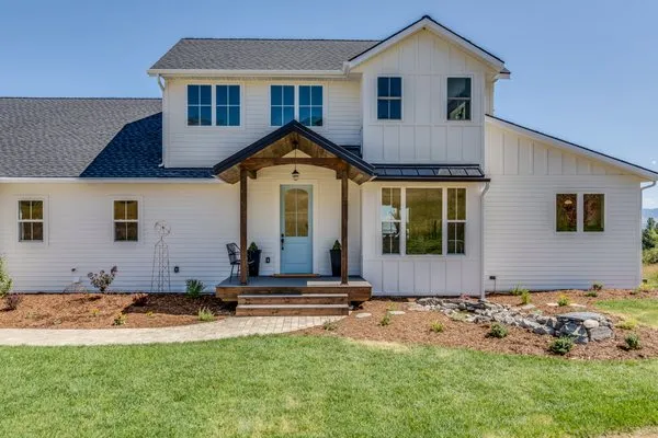 Mountain Peak Roofing Logo