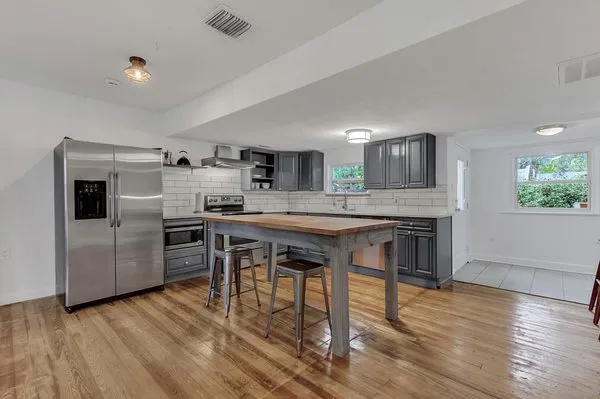 Movicontractors Logo