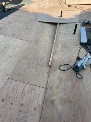 Mr Mendoza Roofing Logo