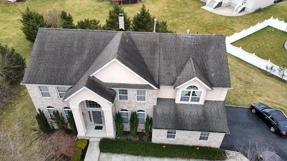 Slide of M&R Roofing