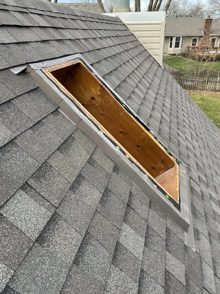 Slide of Mr Telhas Roofing