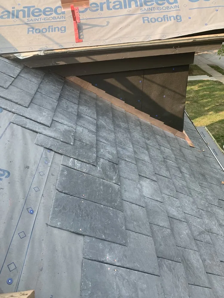 Slide of Mr Telhas Roofing