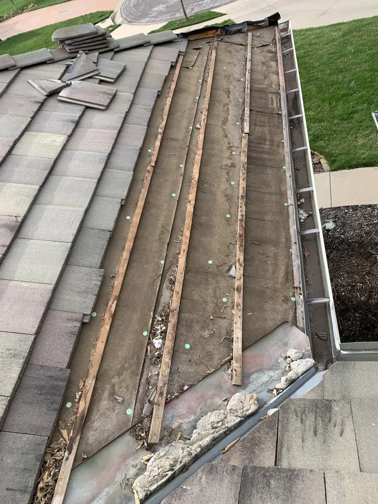 Slide of Mr Telhas Roofing