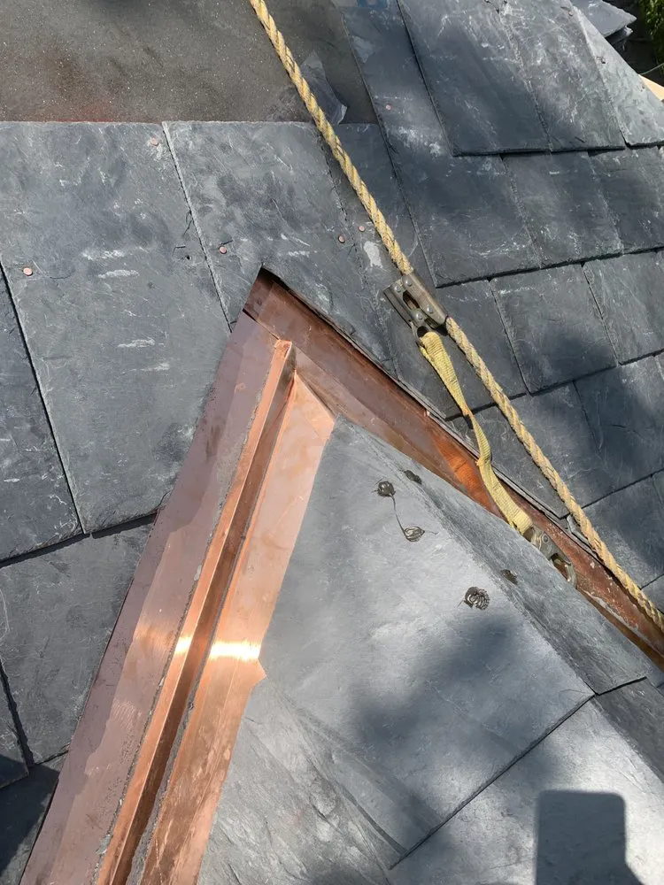 Slide of Mr Telhas Roofing