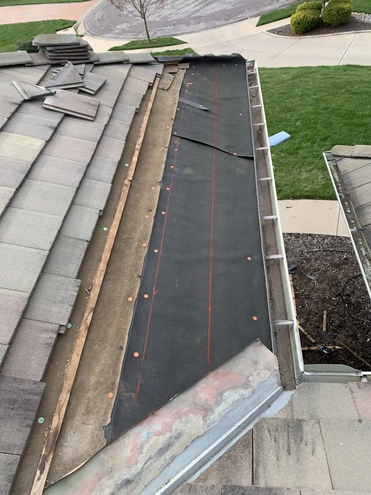 Slide of Mr Telhas Roofing