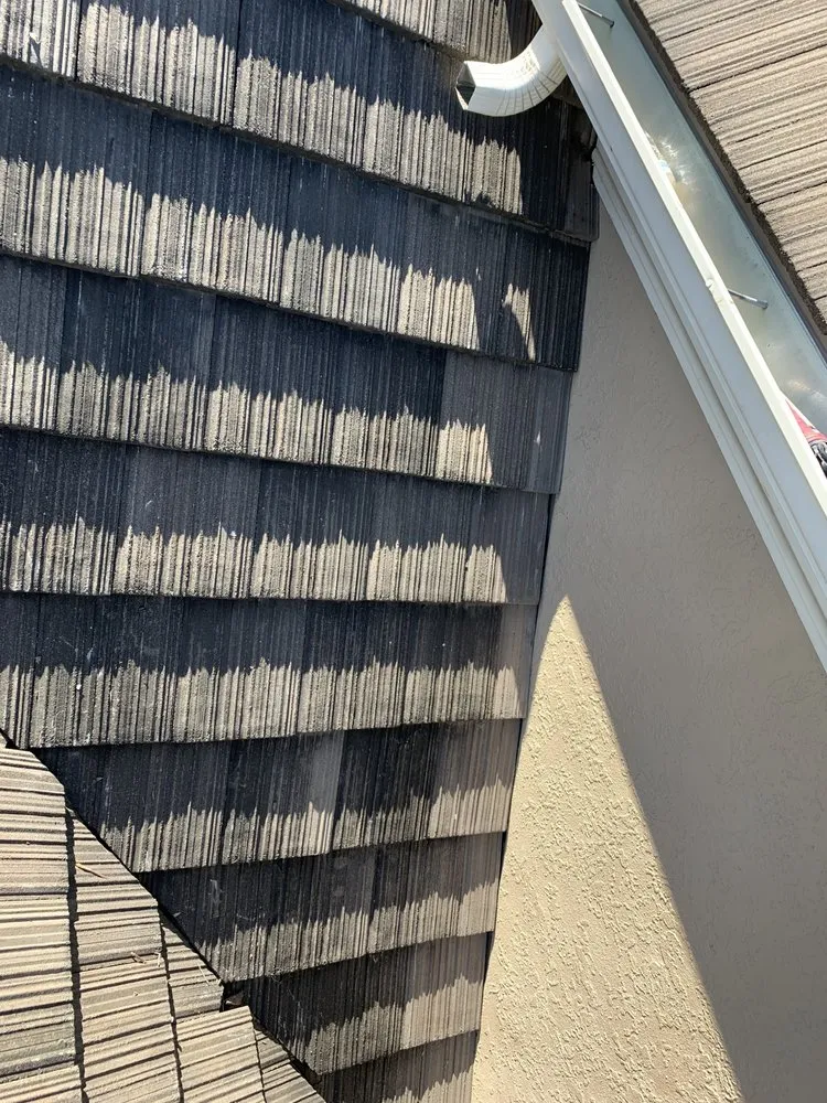 Slide of Mr Telhas Roofing