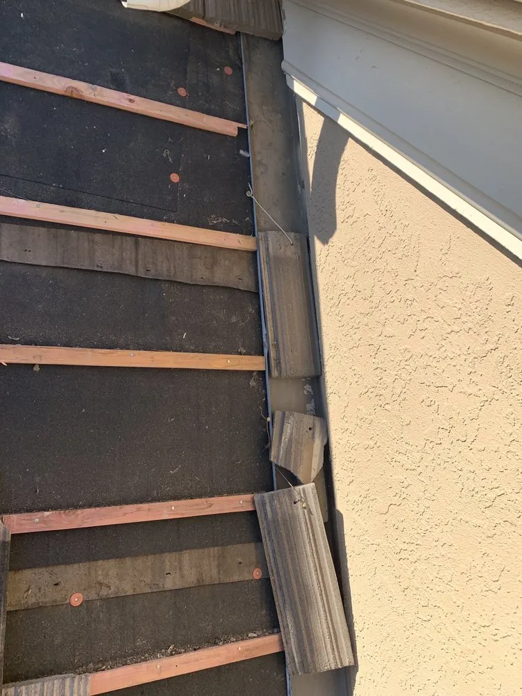 Slide of Mr Telhas Roofing