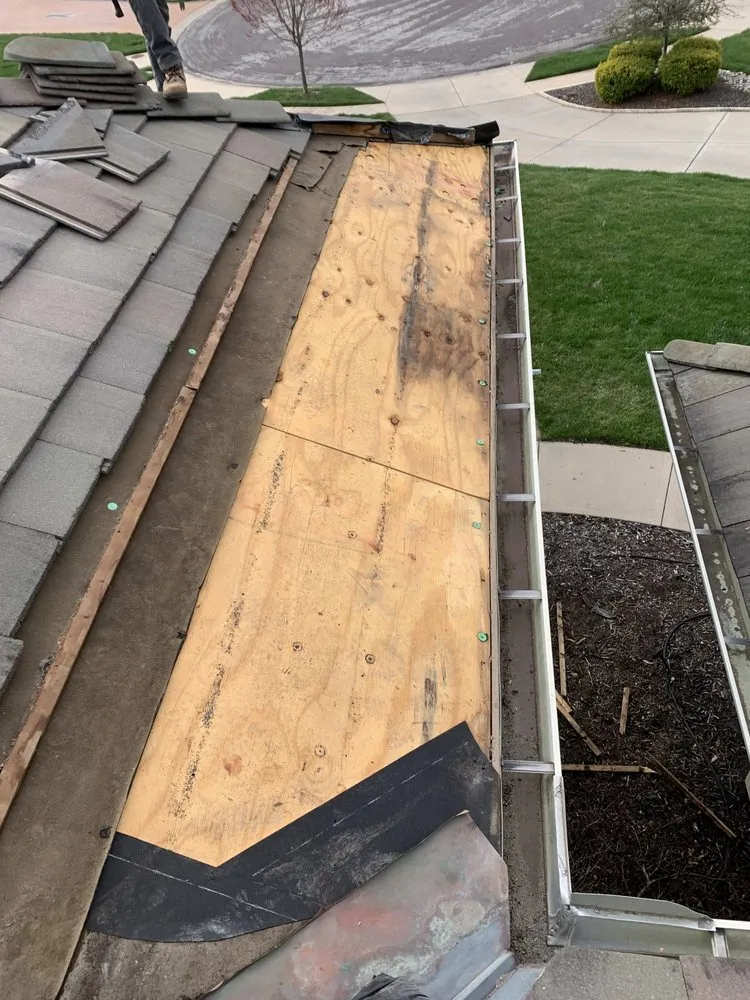 Slide of Mr Telhas Roofing