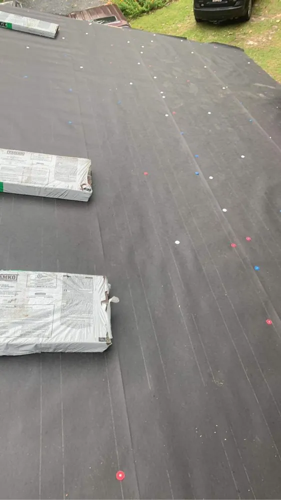 Slide of Márquez Roofing