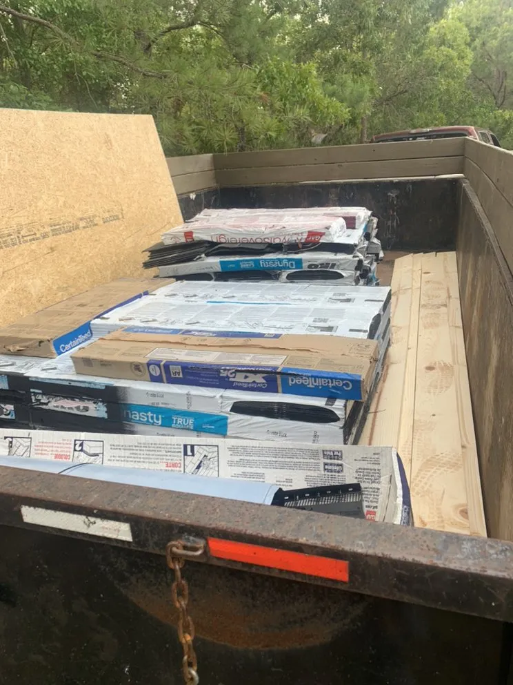 Slide of Márquez Roofing