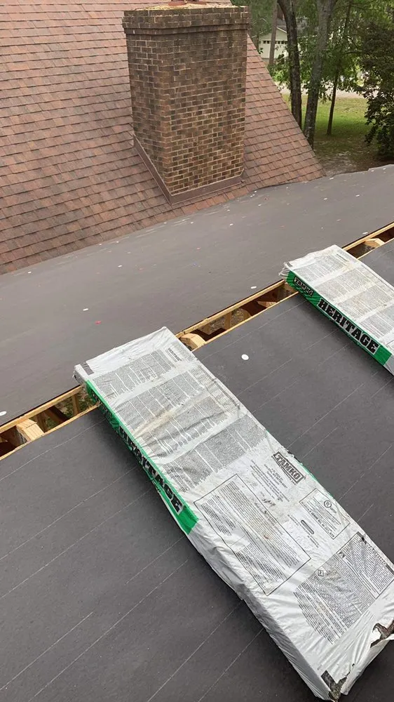 Slide of Márquez Roofing