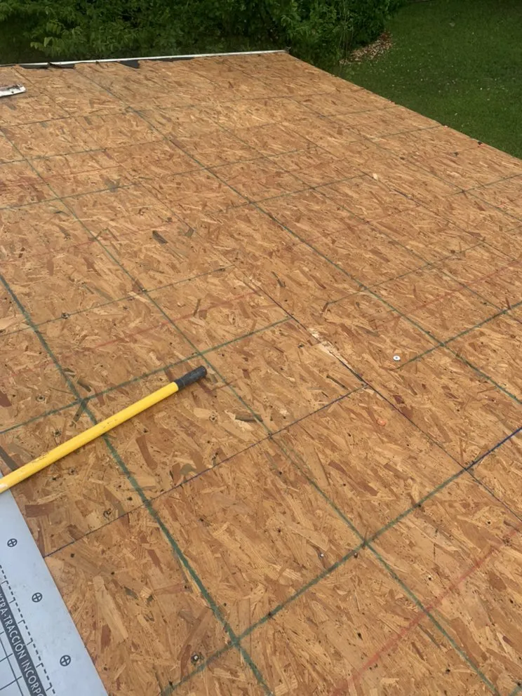 Slide of Márquez Roofing