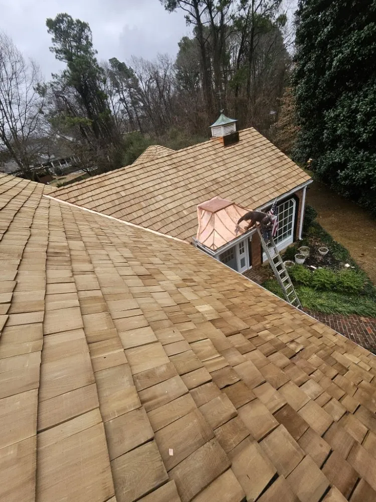 Slide of Máster Roofing