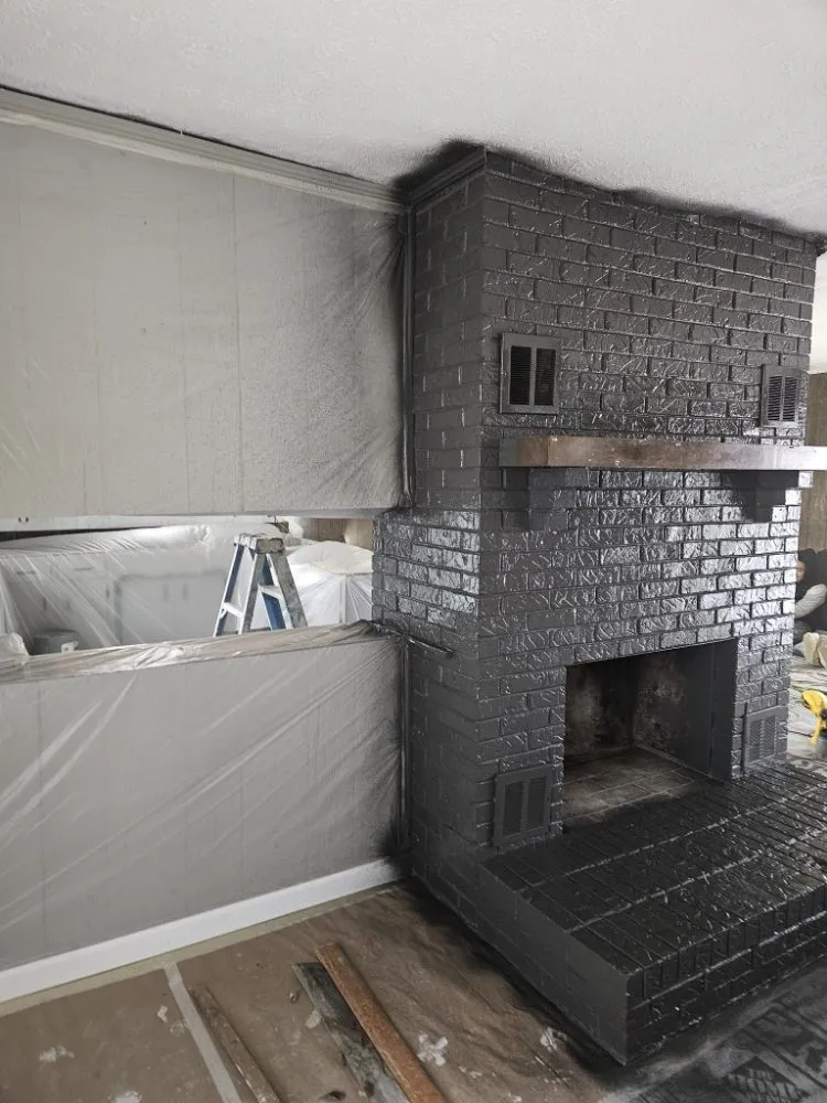 Slide of Máster Roofing