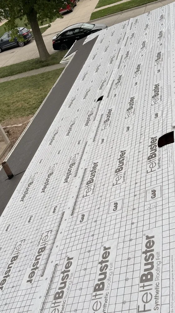 Slide of Máster Roofing More