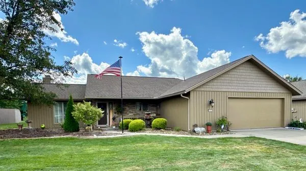 M&T Roofing and Restoration Logo