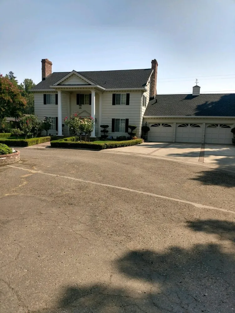 Slide of Munoz Roofing