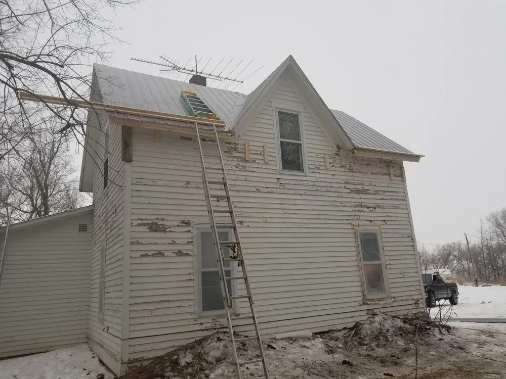 Slide of Munter Roofing