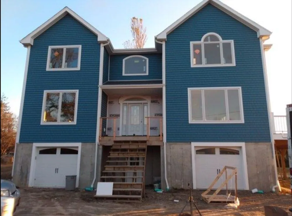 Slide of Muzus Seamless Gutters