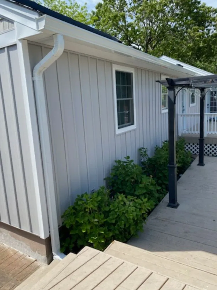 Slide of Muzus Seamless Gutters