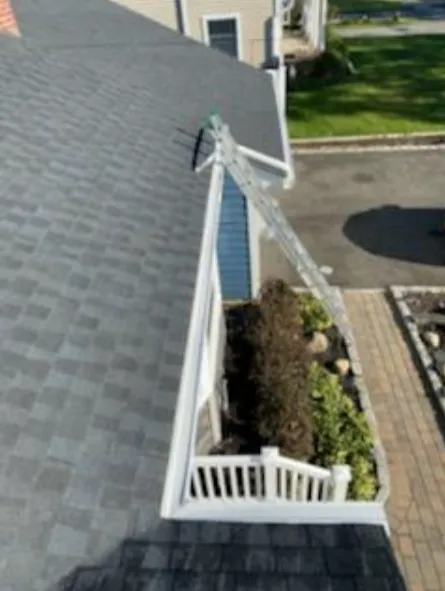 Slide of Muzus Seamless Gutters