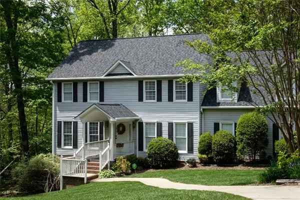 Slide of MW Construction and Roofing