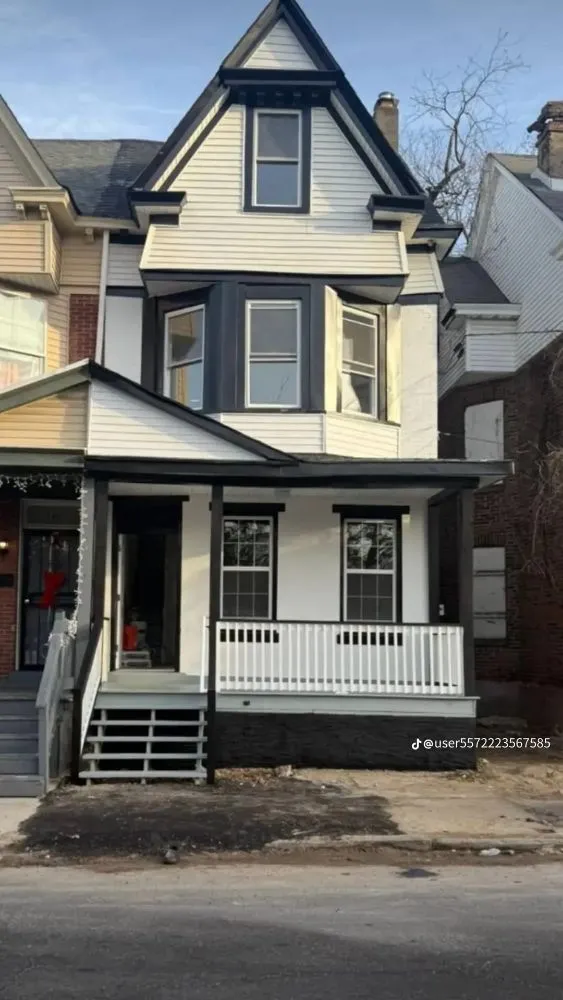 Slide of NA Roofing Siding and Cleaning