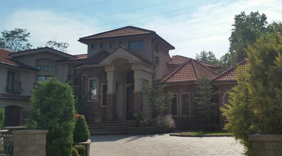 Slide of Nassau Roofers