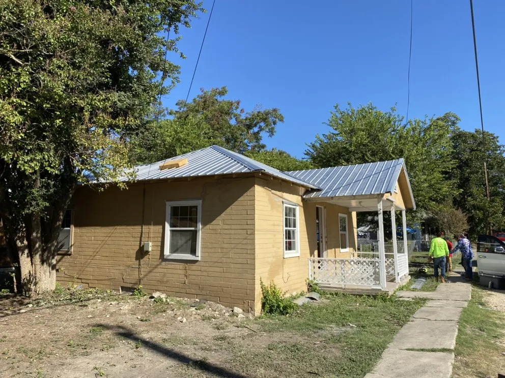 Slide of Nava Roofing