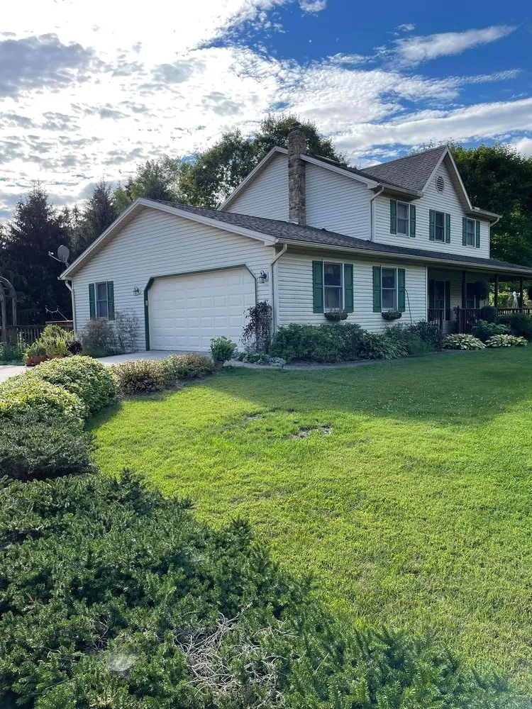 Slide of Navarro Roofing