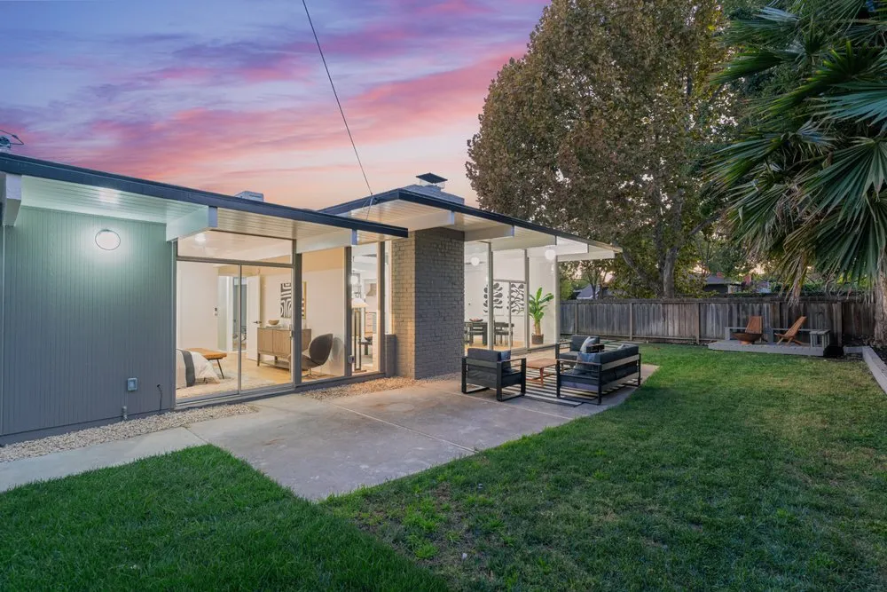 Slide of Neon Builder