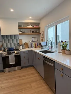 New Wave Design & Build Logo