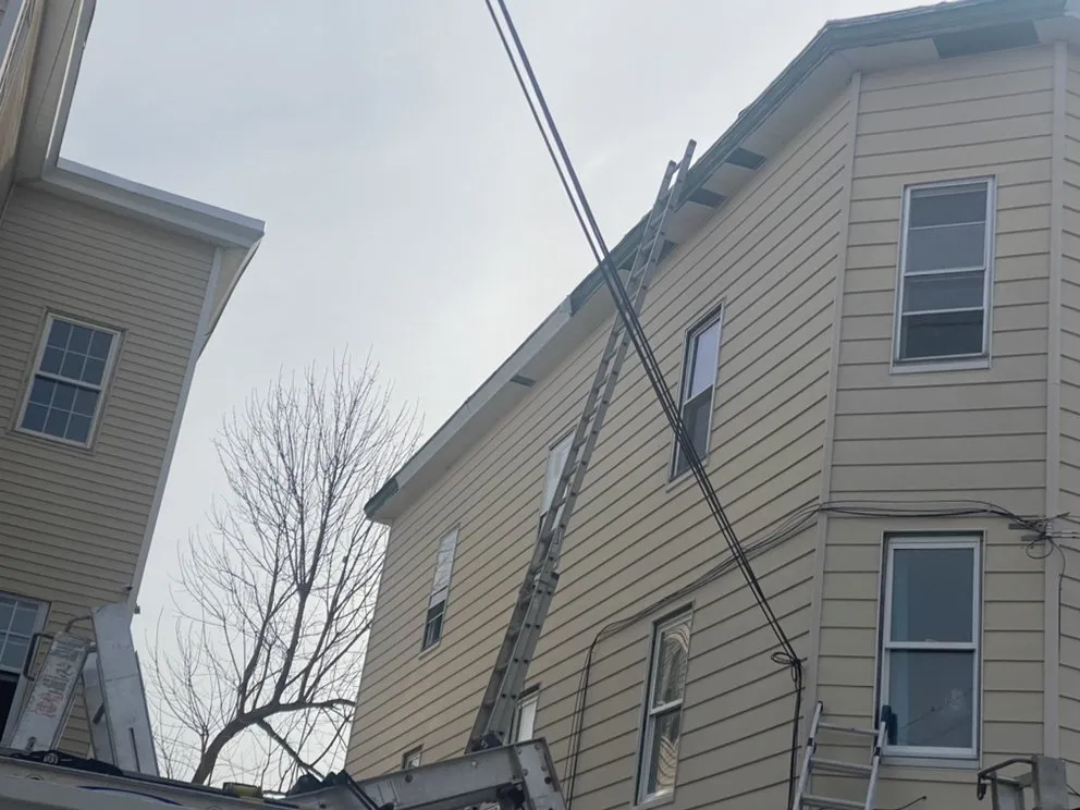 Slide of Ángel Contruccion