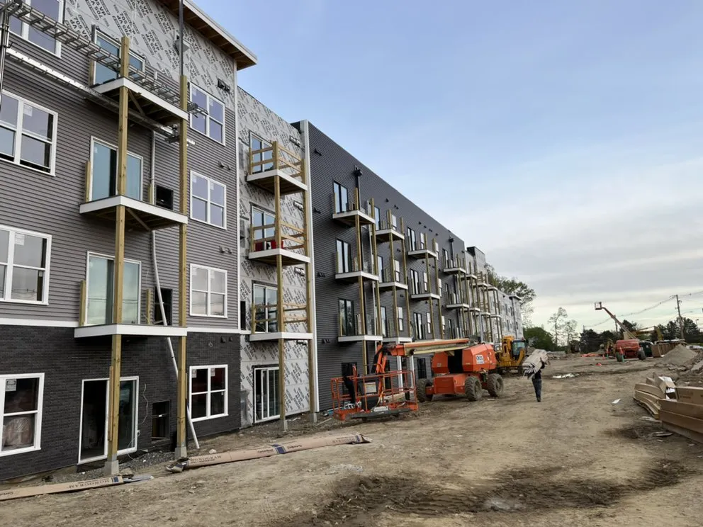 Slide of Ángel Contruccion