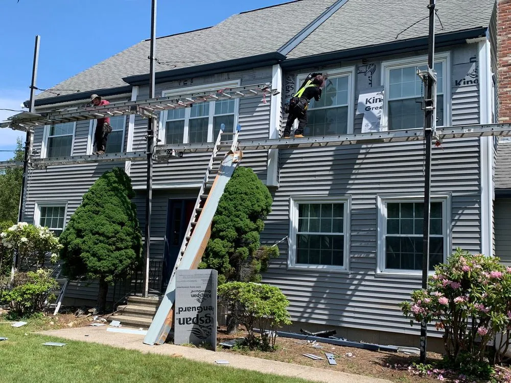 Slide of Ángel Contruccion