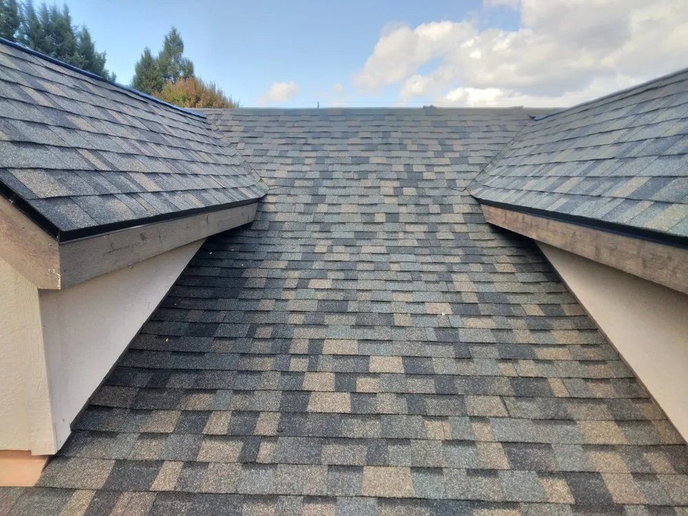 Slide of No Mas Roofing