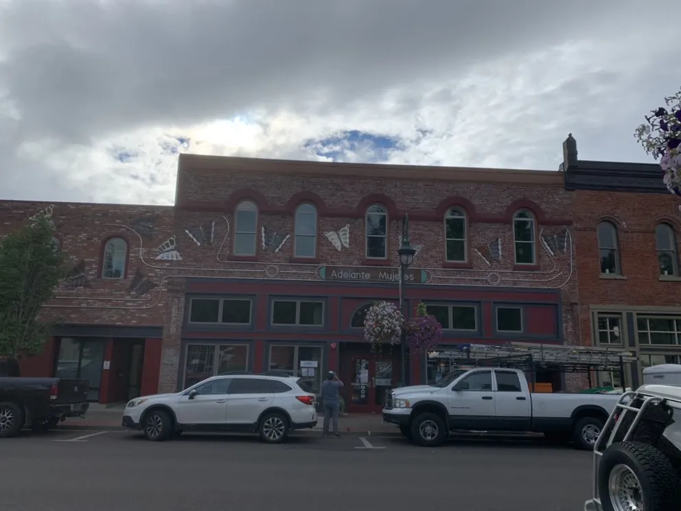 Slide of NW Cutting Edge Builders