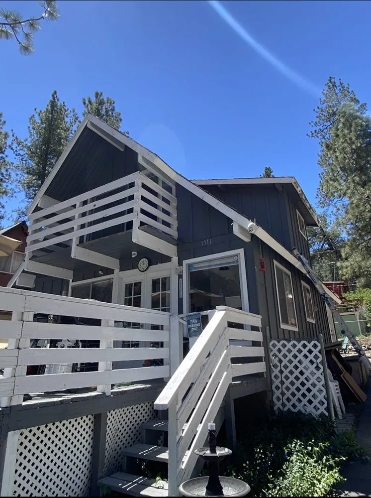 Slide of Oak Hills Roofing