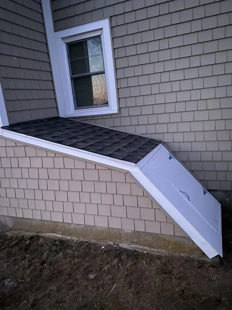 Professional shingle roofing service experts serving Wakefield, RI - Ocean Breeze Property Services