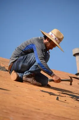 O&M Construction Services Logo