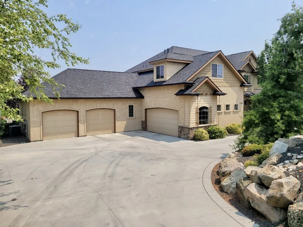 Slide of One Truss Roofing & Solar