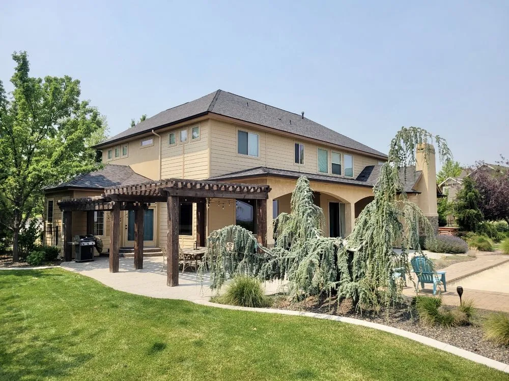 Slide of One Truss Roofing & Solar