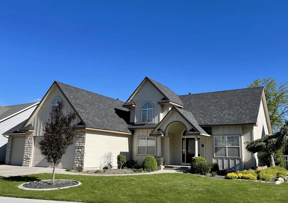 Slide of One Truss Roofing & Solar