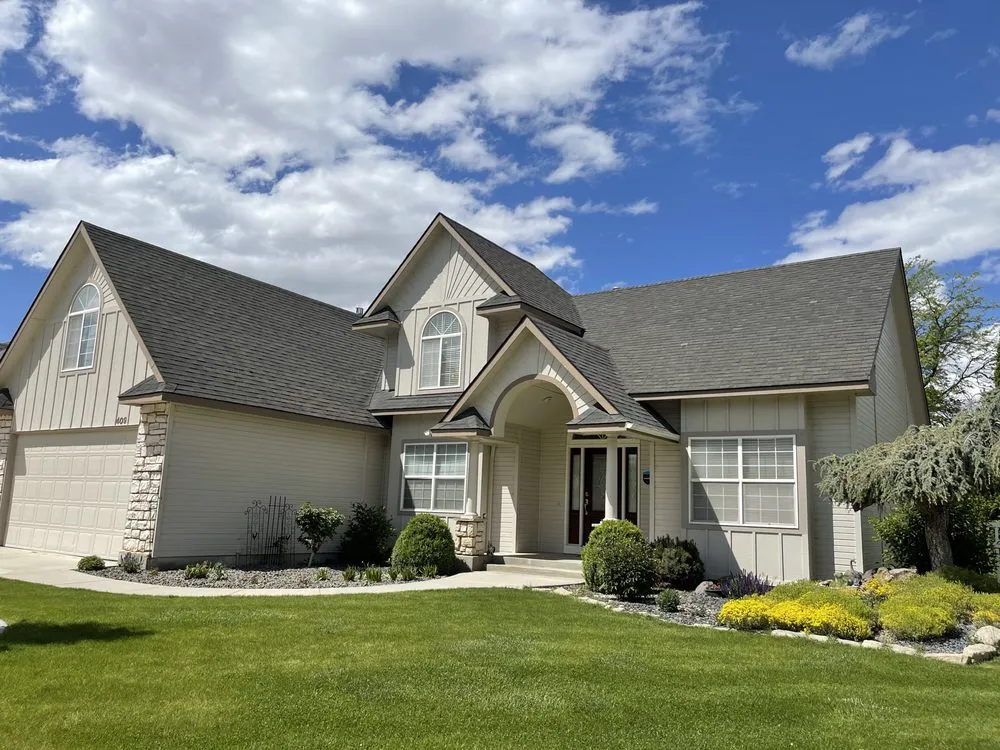 Slide of One Truss Roofing & Solar