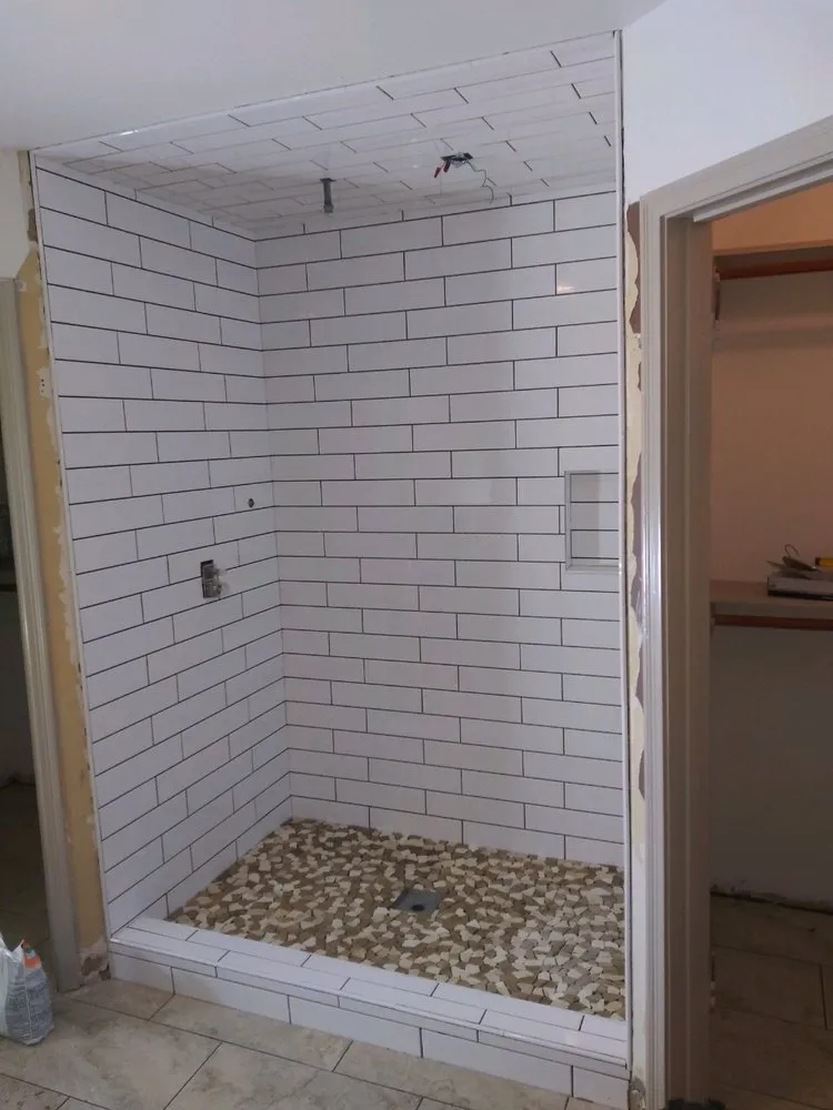 Slide of Osman Maradiaga Construction