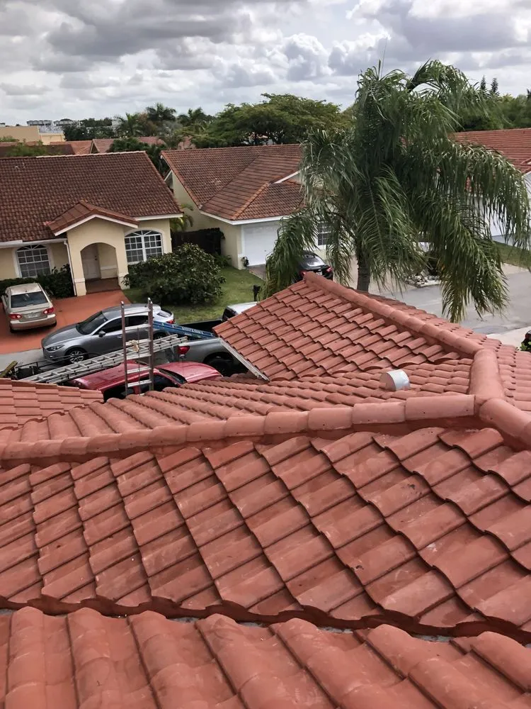 Slide of Paiz Construction