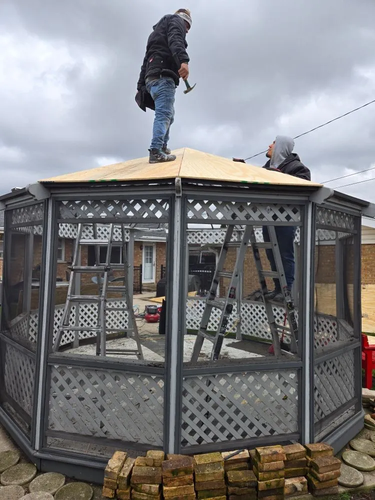 Slide of Palomino Contrucción And Roof